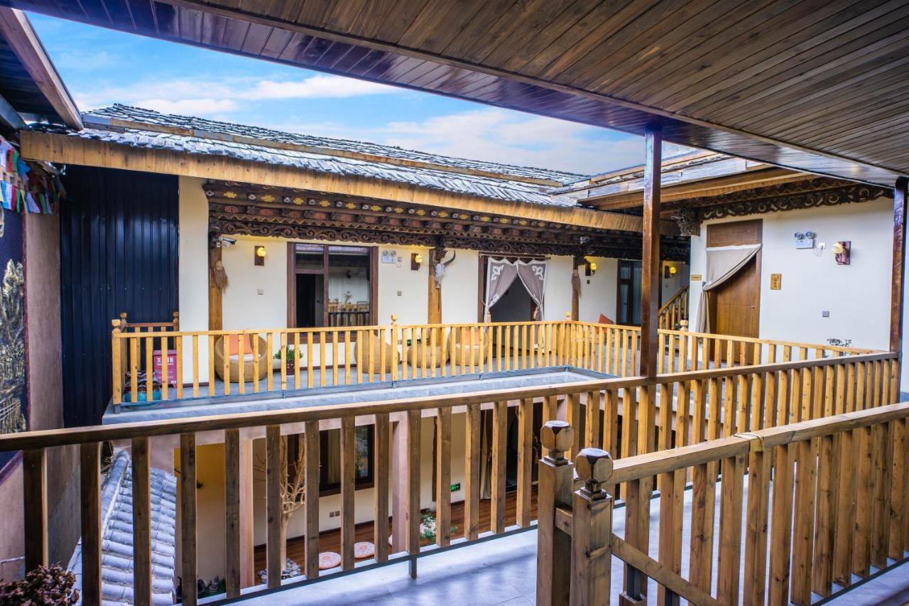 Blossom Dynasty Inn Shangri-La Exterior foto